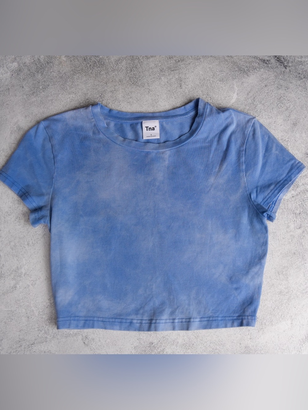 TNA by Aritzia Cloud Blue Cropped Tee Size S